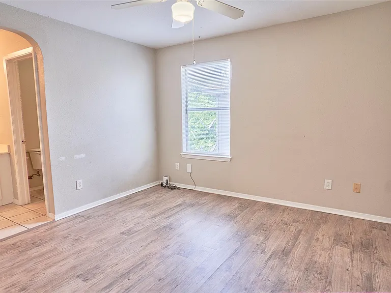 2214 Katy Ln #D — Photo 12