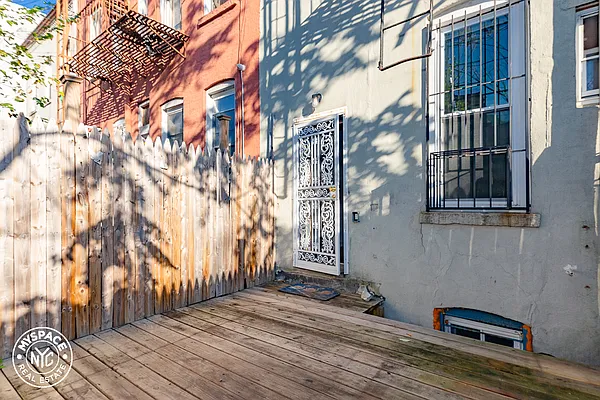 Rented by MySpaceNYC | media 38