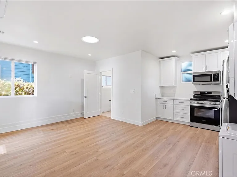 1219 N Hoover St #C — Photo 4