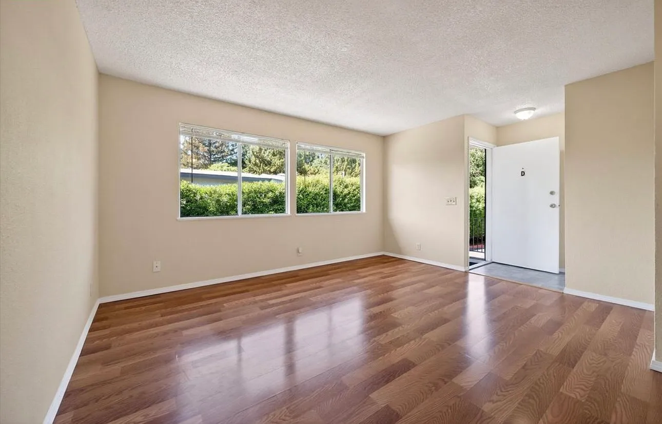 2 bed, 854 sqft, $2,500 — Photo 2