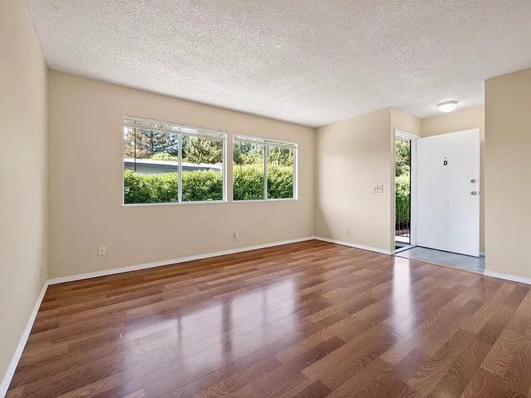 1065 Mohr Ln #D — Photo 2