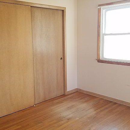 bdrm-fan & dbl closet