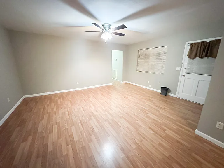 516 Goldensand Ln — Photo 3
