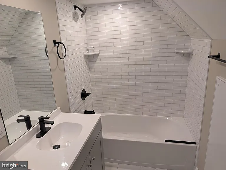25 Jones Ave #2 — Photo 10