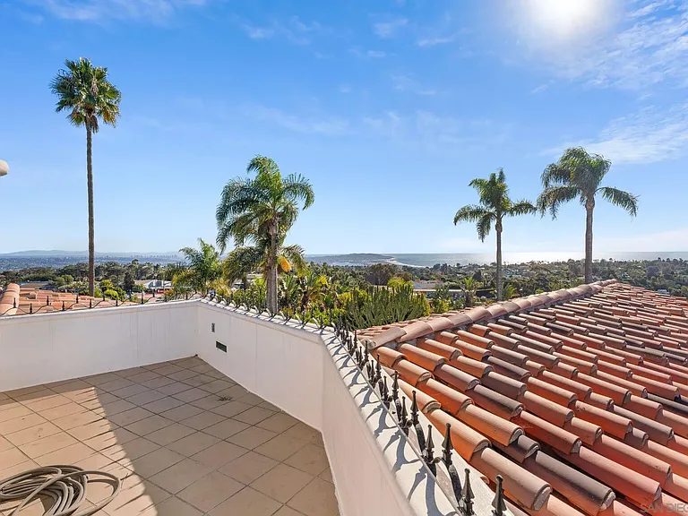 6692 La Jolla Scenic Dr S — Photo 43
