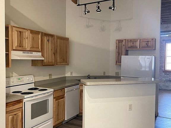 2nd image of 134 Main St #212