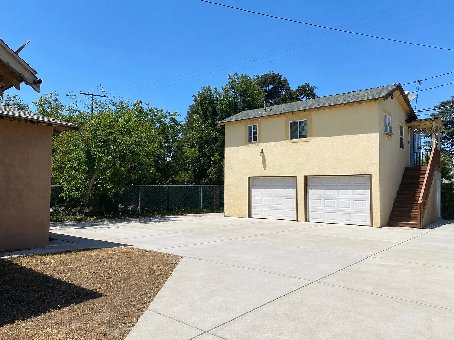 653 W Holt Avenue — Photo 2