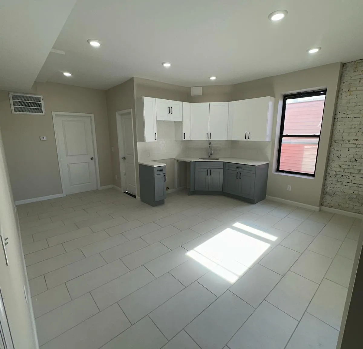 2 bed, 800 sqft, $1,799 — Photo 2