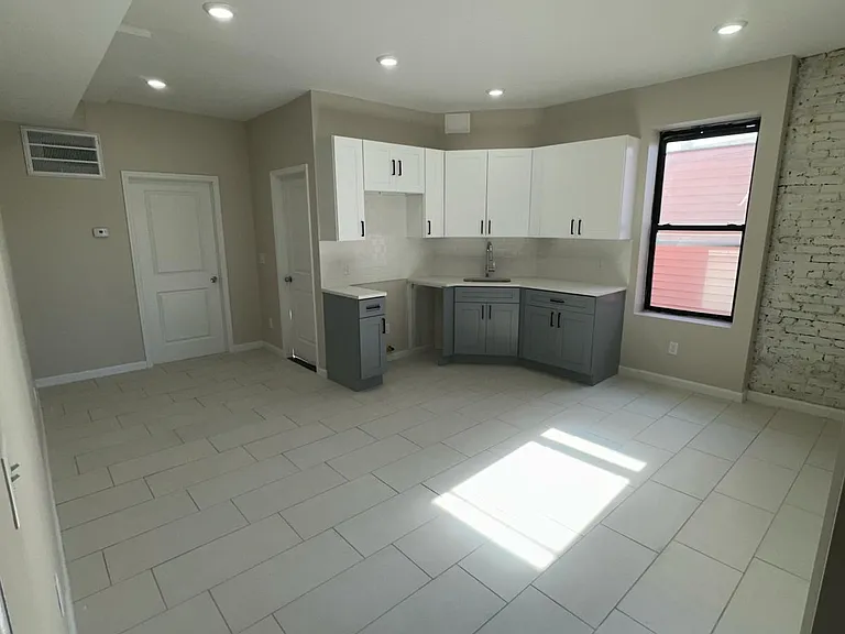 26 Elizabeth Ave #2C — Photo 2