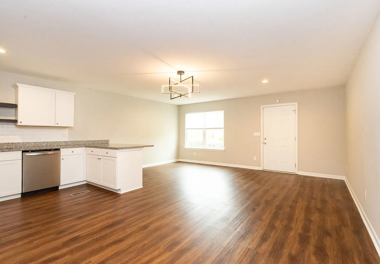 3 bed, 2.5 bath, 1600 sqft, $2,025 — Photo 4