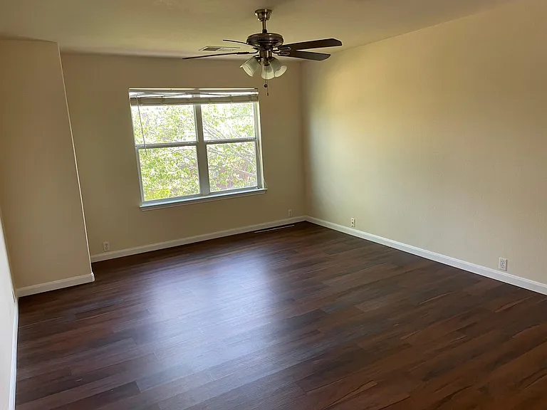1000 Heritage Park Dr — Photo 5
