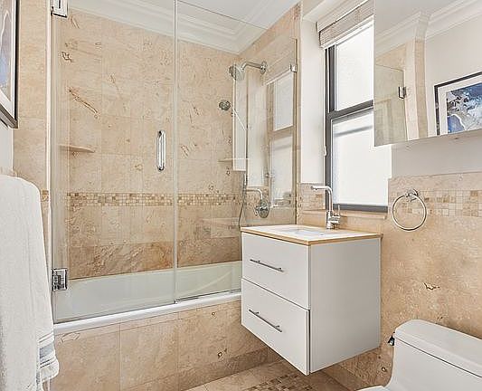 5th image of 140 W 58th St APT 8C
