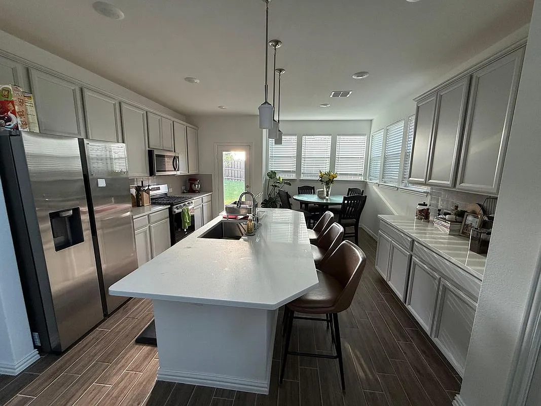 3 bed, 2.5 bath, 1721 sqft, $3,200 — Photo 2