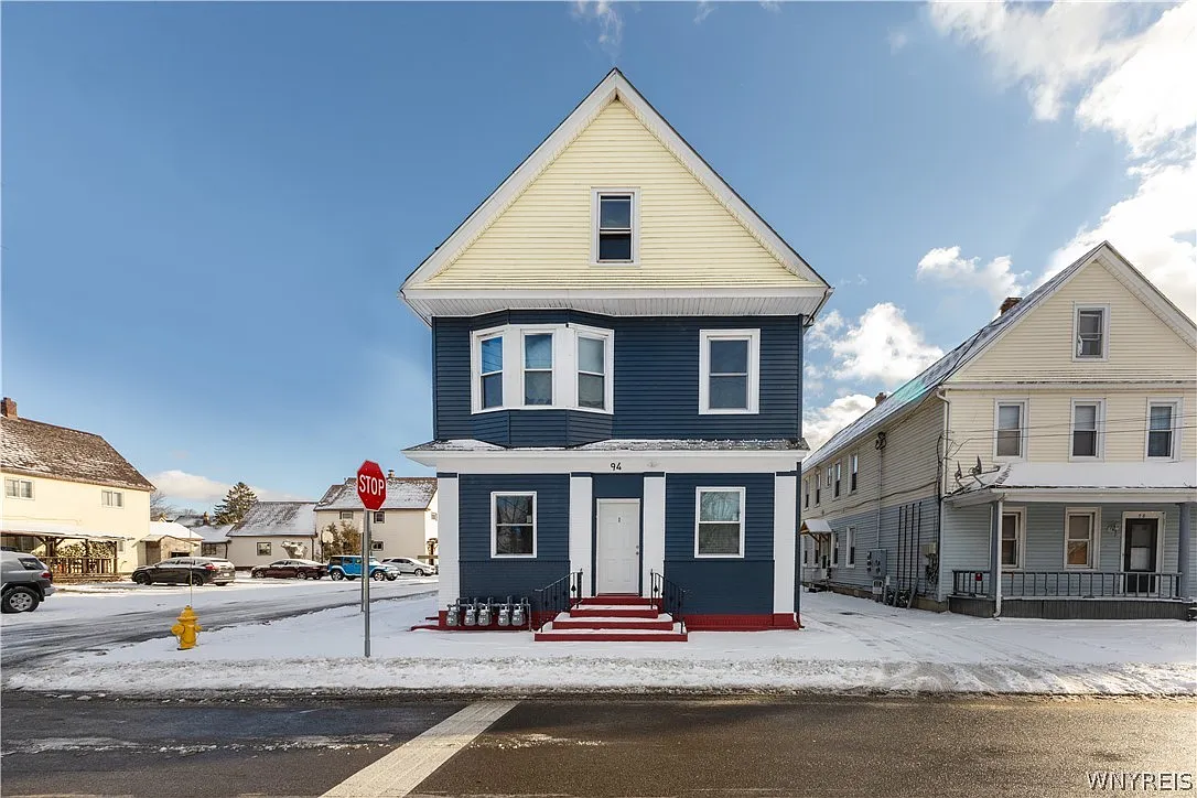 2 bed, 1.0 bath, 4125 sqft, $1,300 — Photo 1