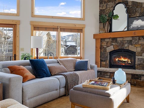 2nd image of 1169 Longview Circle