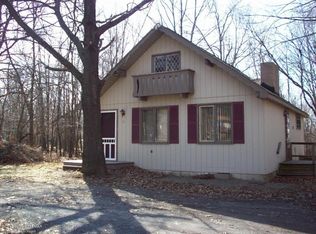 25 N Shore Dr, Albrightsville, PA 18210