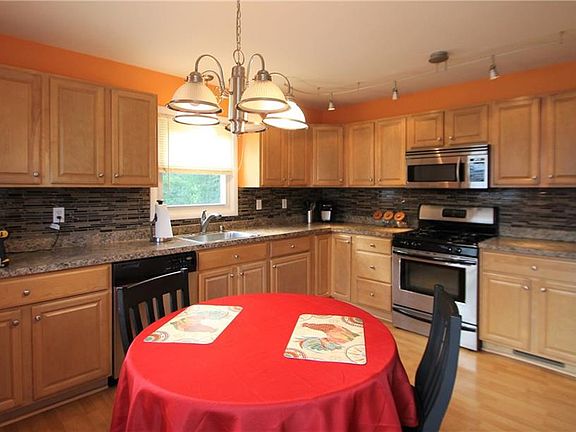 3rd image of 16 Durant Pl