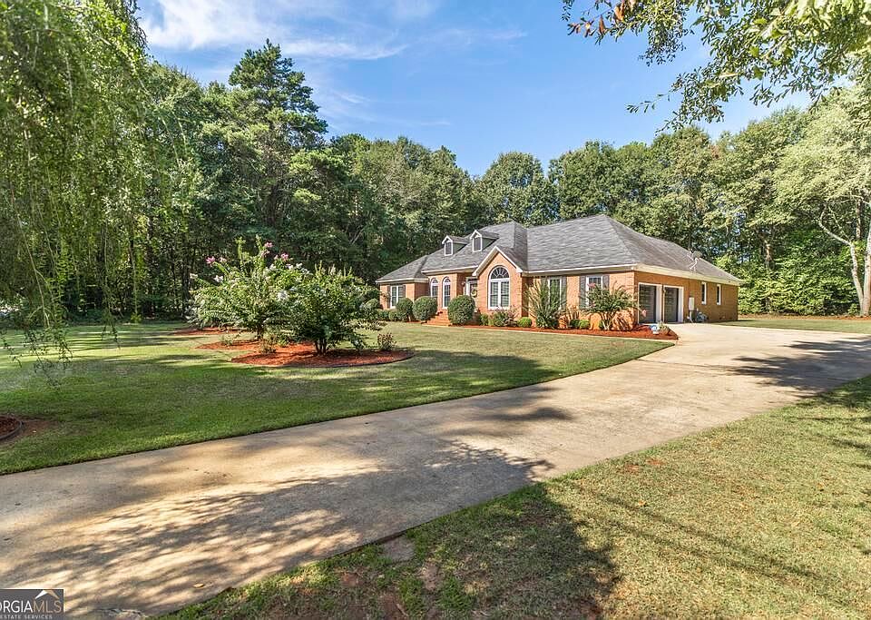 1st image of 903 Lakeview Dr