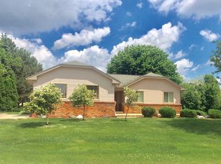 304 Coldiron Dr, Rochester Hills, MI 48307