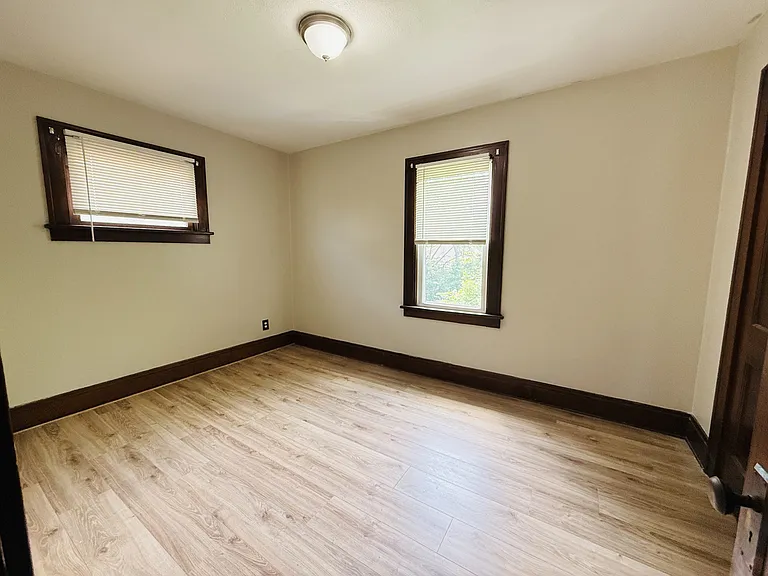 4123 Stickney Ave — Photo 2