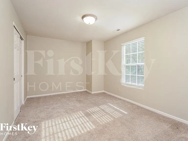 340 Kendall Dr — Photo 13