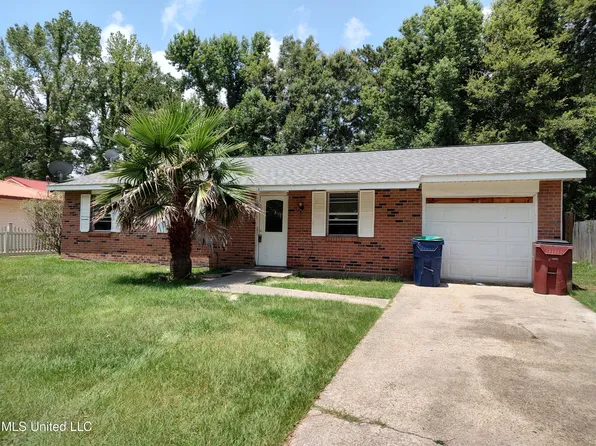1212 Fern Dr, Picayune, MS 39466