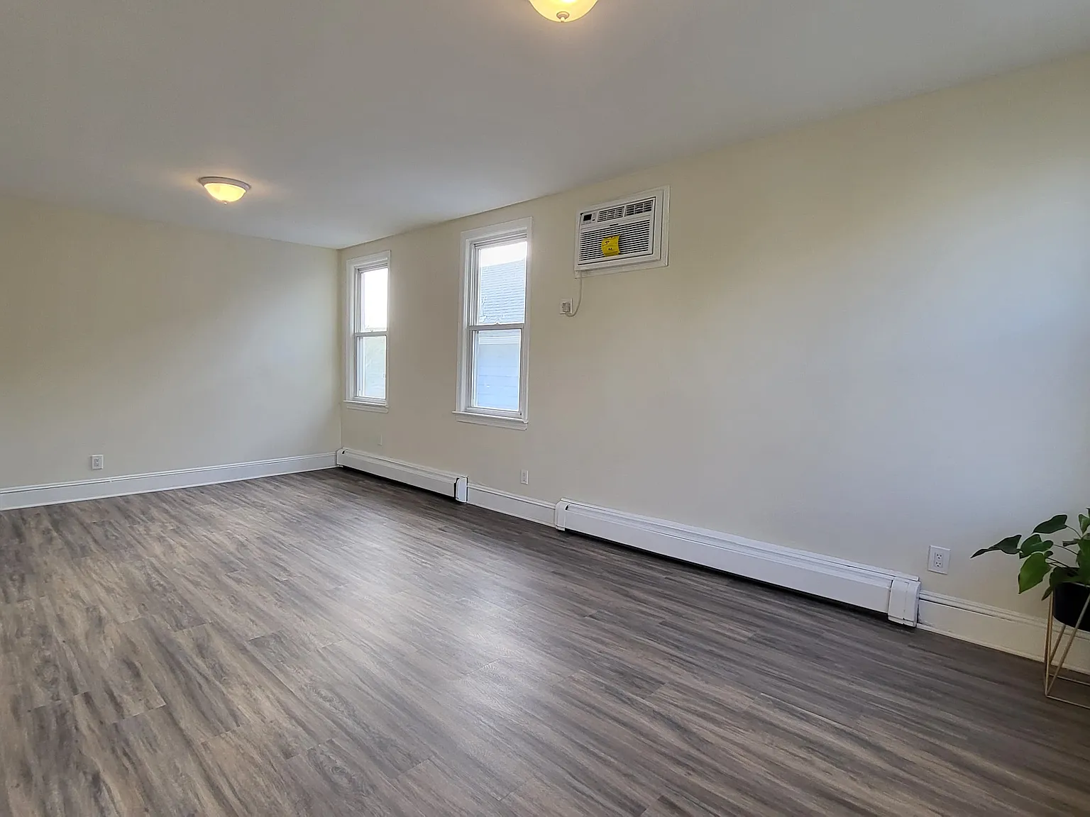2 bed, 1000 sqft, $2,500 — Photo 2