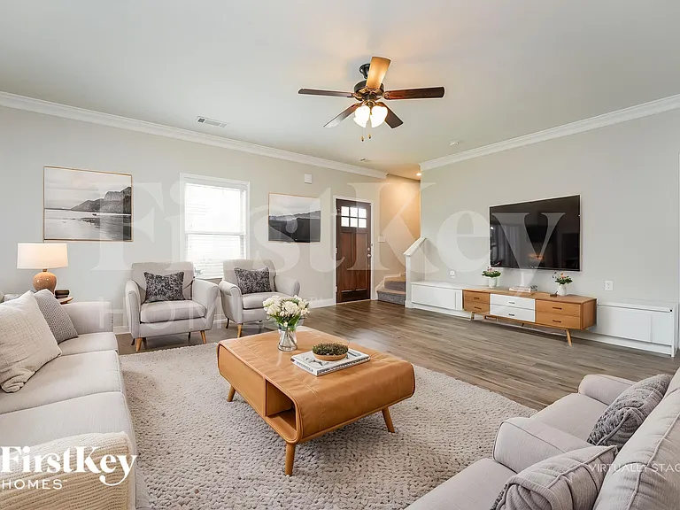 1035 Sutherland Dr — Photo 4