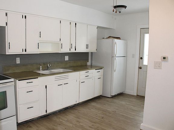 2nd image of 118 4th St SW