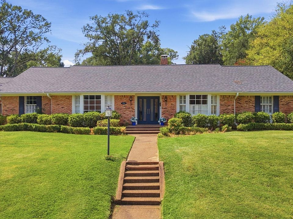 1st image of 2725 Pecan Dr