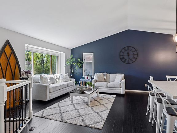 4th image of 2283 Boxwood Ave E