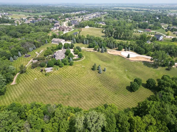 7570 NW 100th St, Johnston, IA 50131