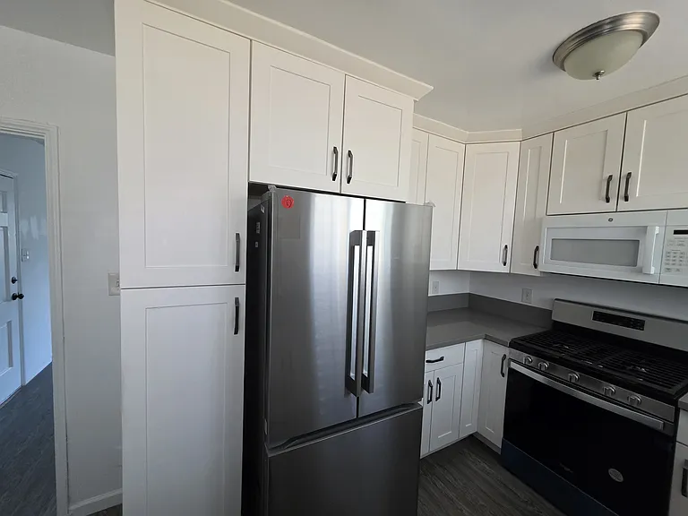 1349 W 35th Pl #2 — Photo 9