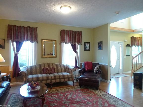 3rd image of 115 Wenn Dr NW