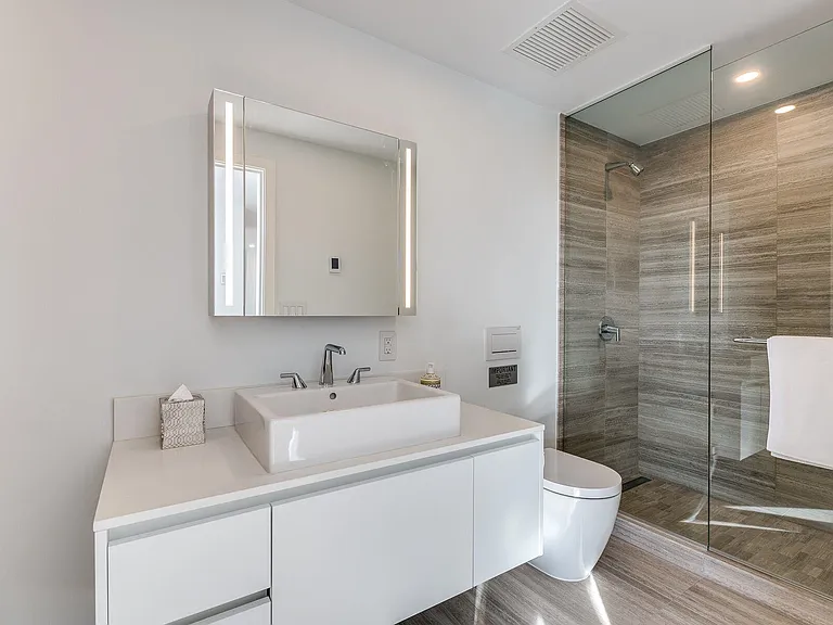 1480 Howe St #1603 — Photo 8