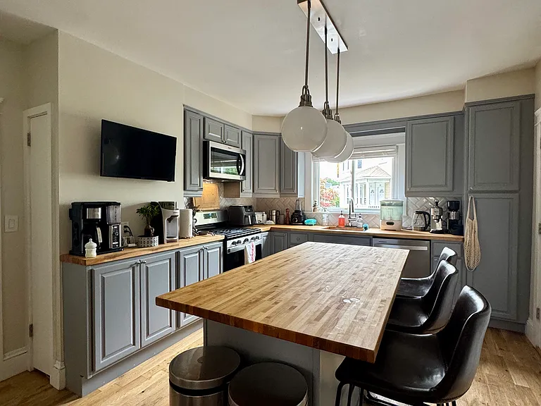 303 Highland Ave #1 — Photo 3
