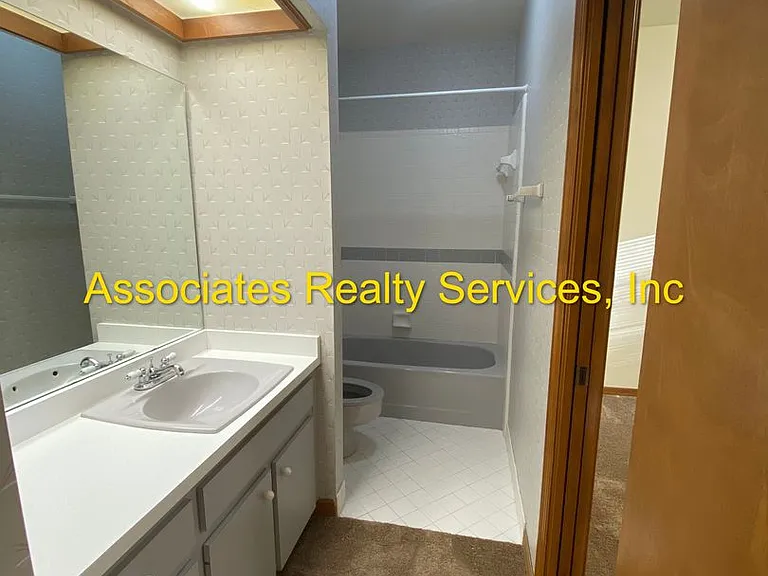 5416 NW 9th Ln — Photo 11