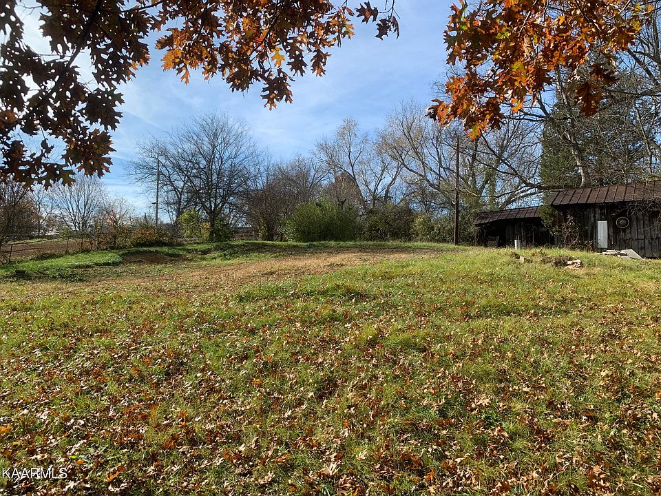 2nd image of 1209 SW Spruce Dr