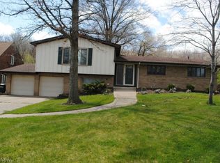 1001-1003 E Ridgewood Dr, Independence, OH 44131