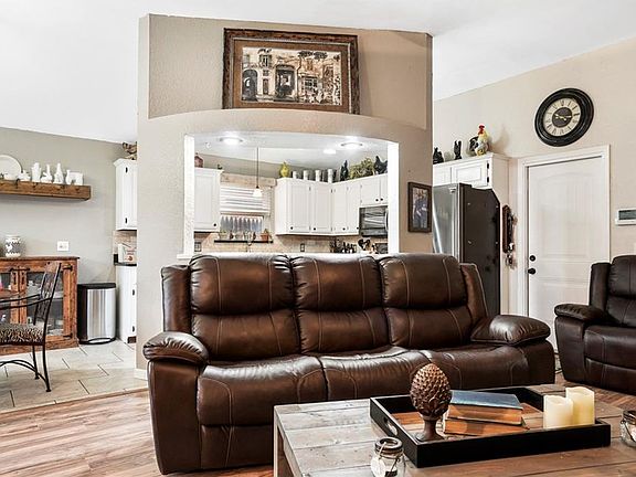 4th image of 10220 Bradford Way
