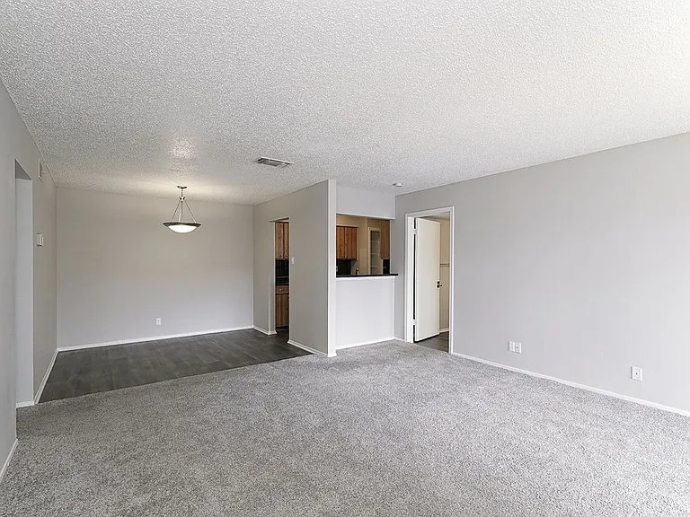 City Summit Apartments — Photo 98
