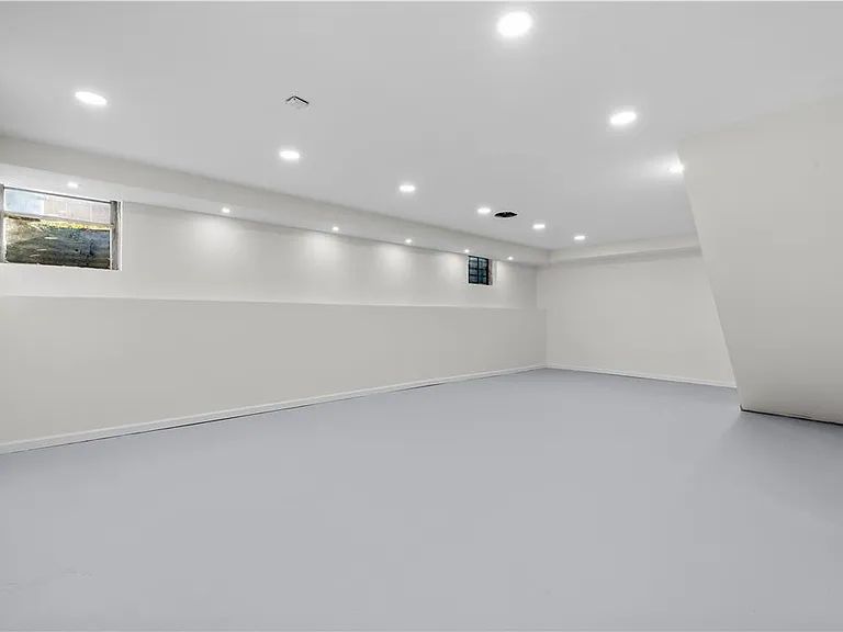 726 Seneca St #1 — Photo 47