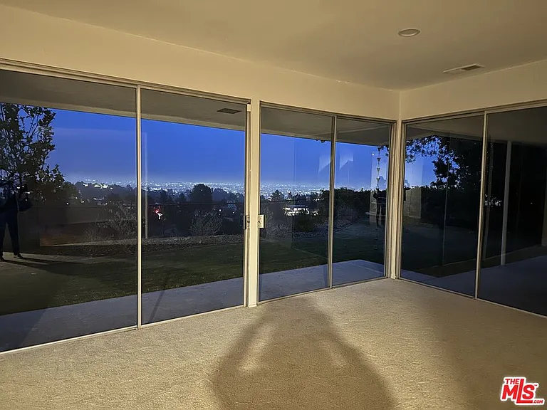 1212 Roberto Ln — Photo 3