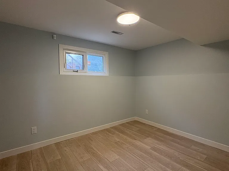 64 Riverton Ave — Photo 17