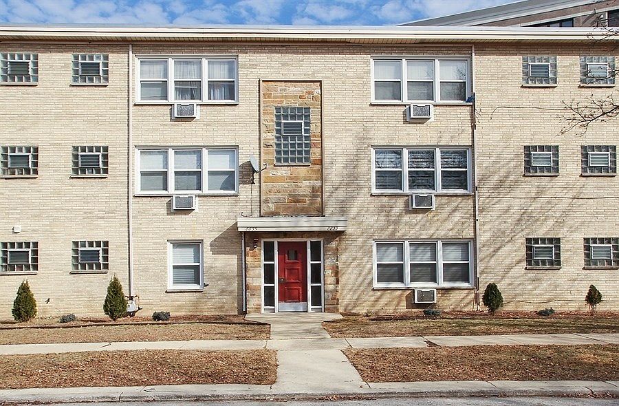 1st image of 8833 La Crosse Ave #201
