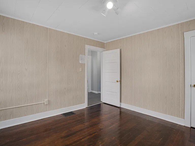 6 Boys Ave — Photo 13