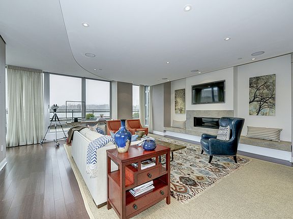 Living Room with fireplace