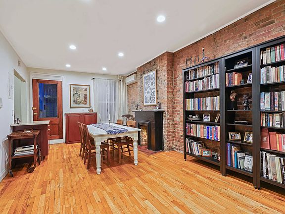 5th image of 76 Hoyt St