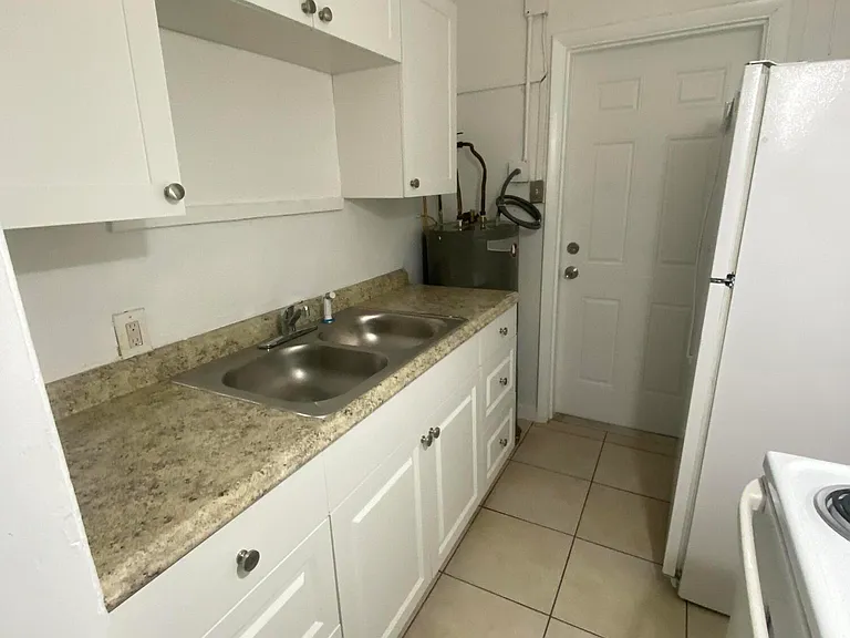 1448 NW 4th St — Photo 11