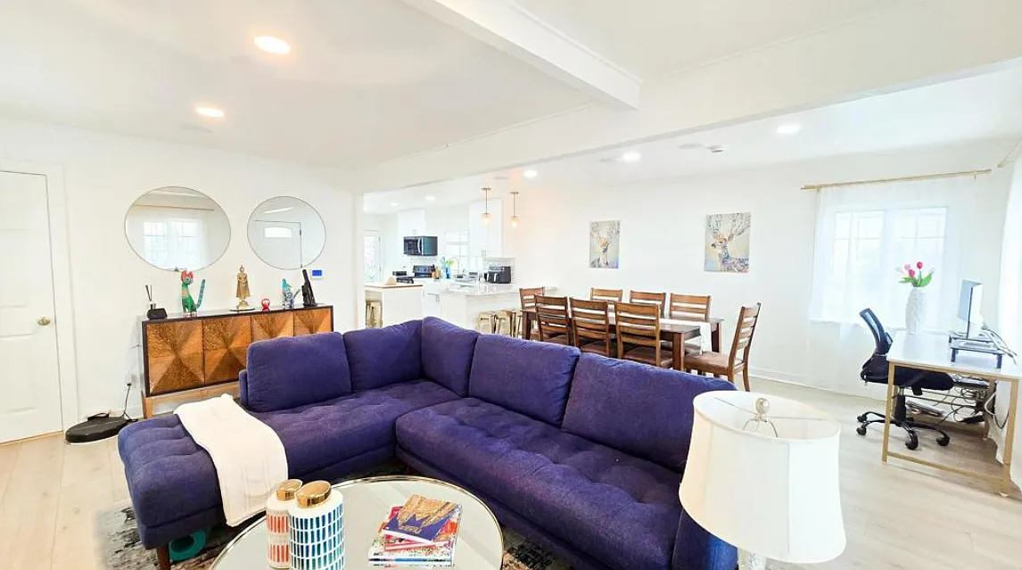 2 bed, 950 sqft, $3,645 — Photo 3